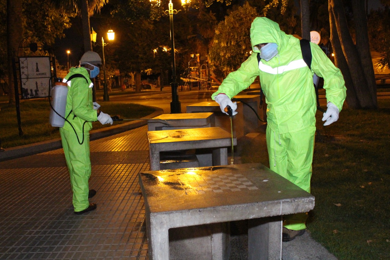 Covid-19: Municipalidad de Quillota y particulares voluntarios iniciaron fumigación de espacios públicos