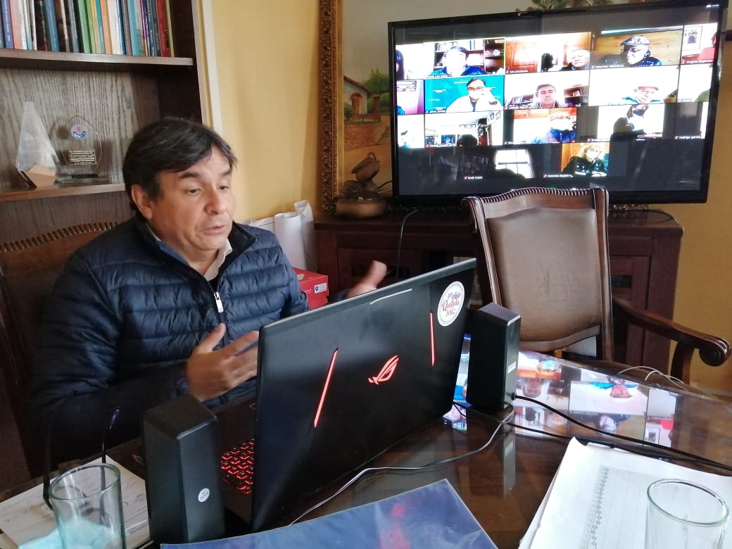 Alcalde Mella propone “estudiar el descartar ya las clases presenciales este año, porque sabemos que generan tensión”