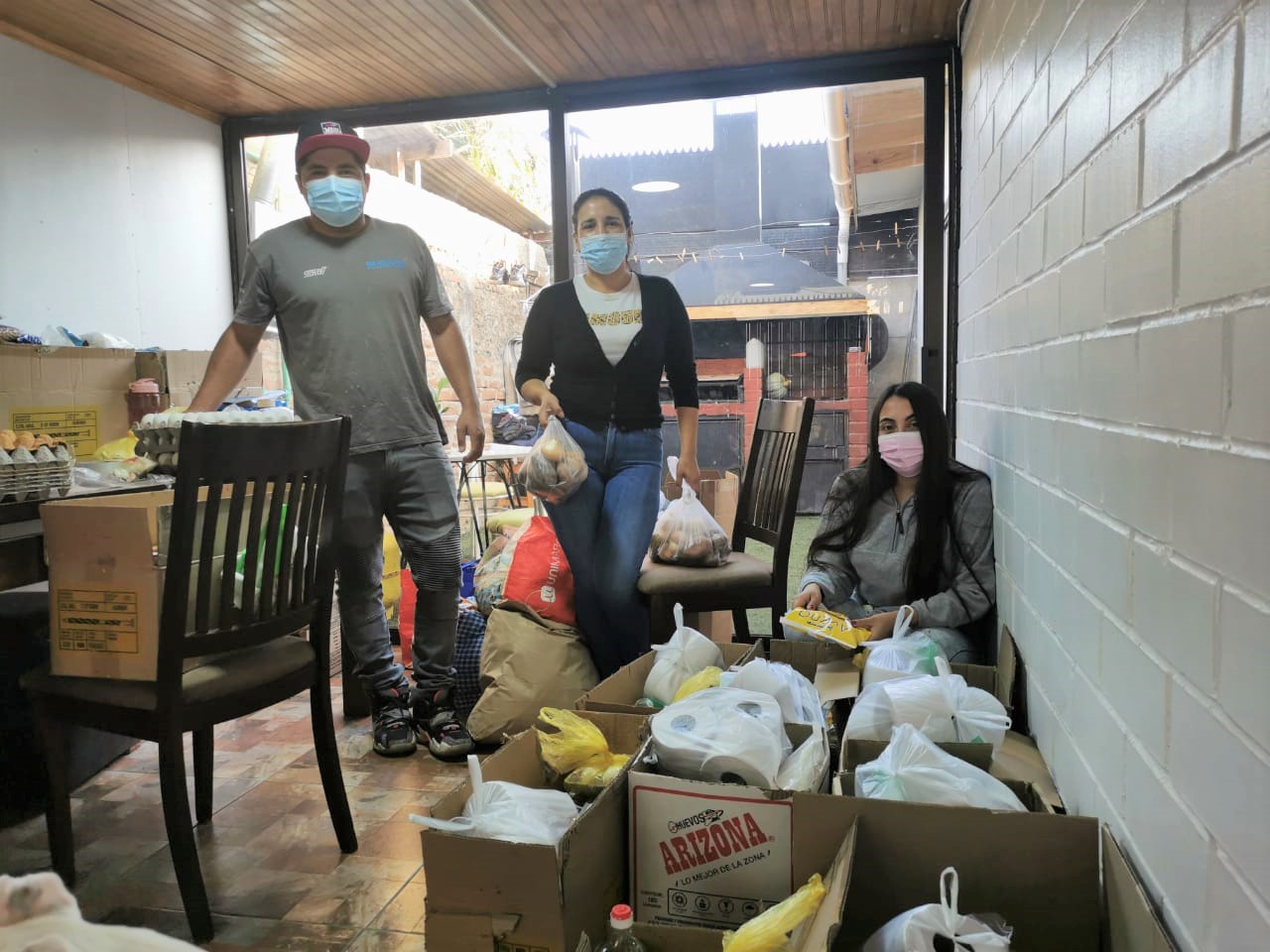 Grupo de amigos se unieron para ayudar a quienes más lo necesitan durante la pandemia