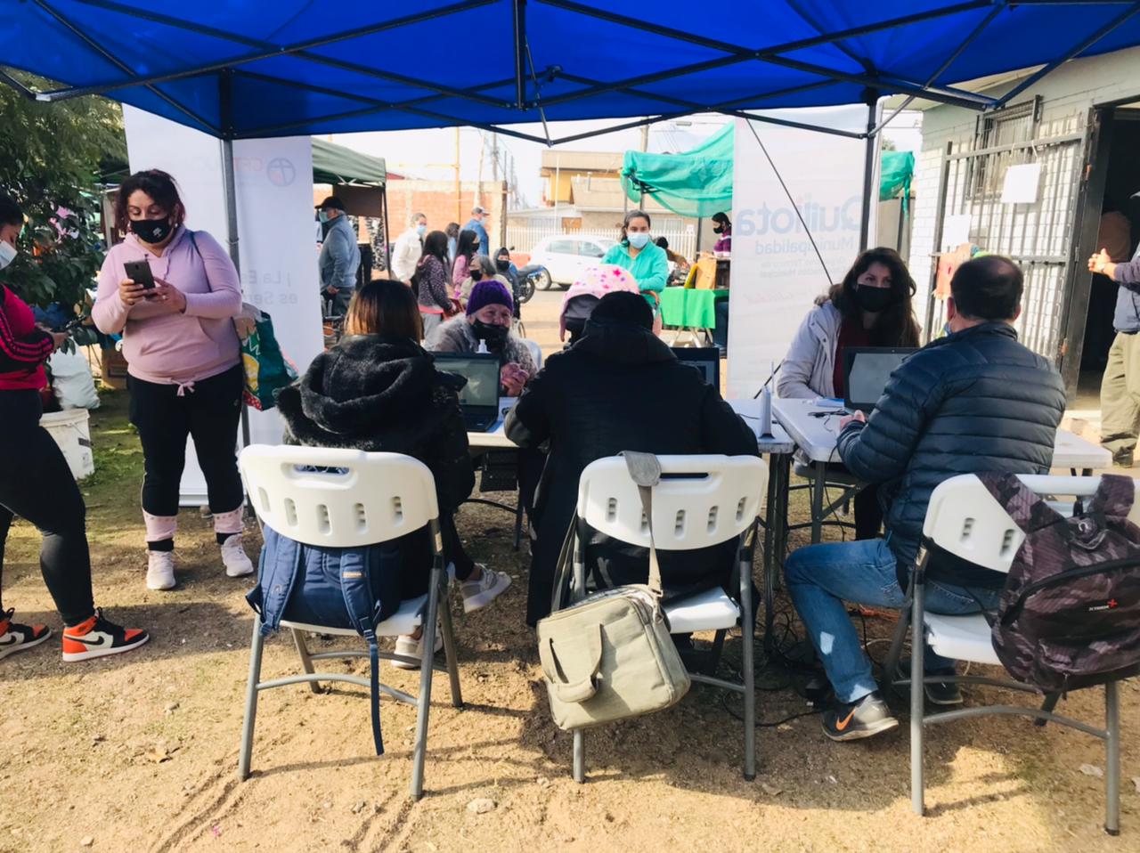 Municipalidad de Quillota desplegó operativos en distintas ferias para apoyar postulación de comerciantes al Bono Alivio Pyme