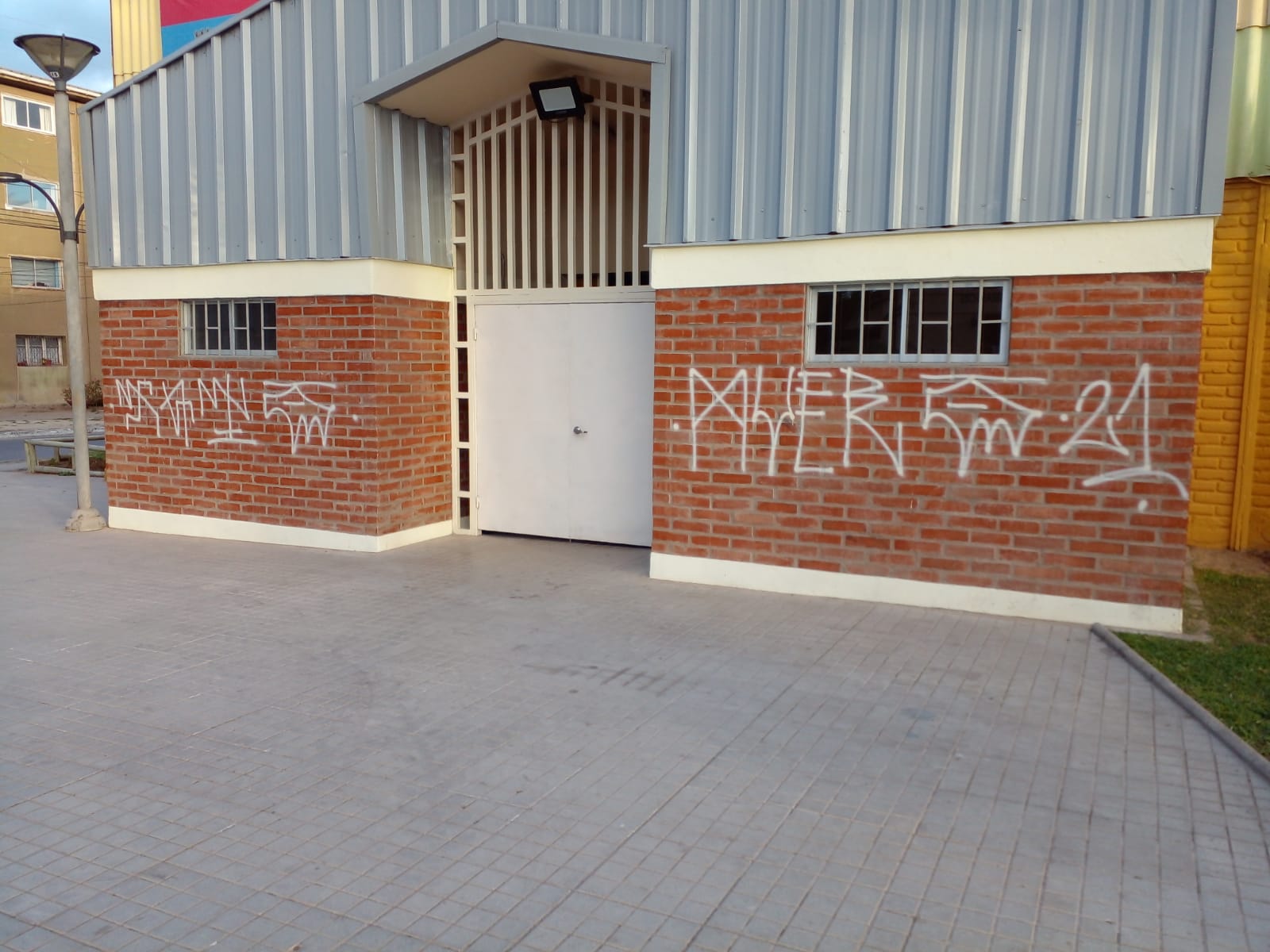Dirección de Deportes realiza un llamado a cuidar Gimnasio Municipal Pablo Gac Espinoza.