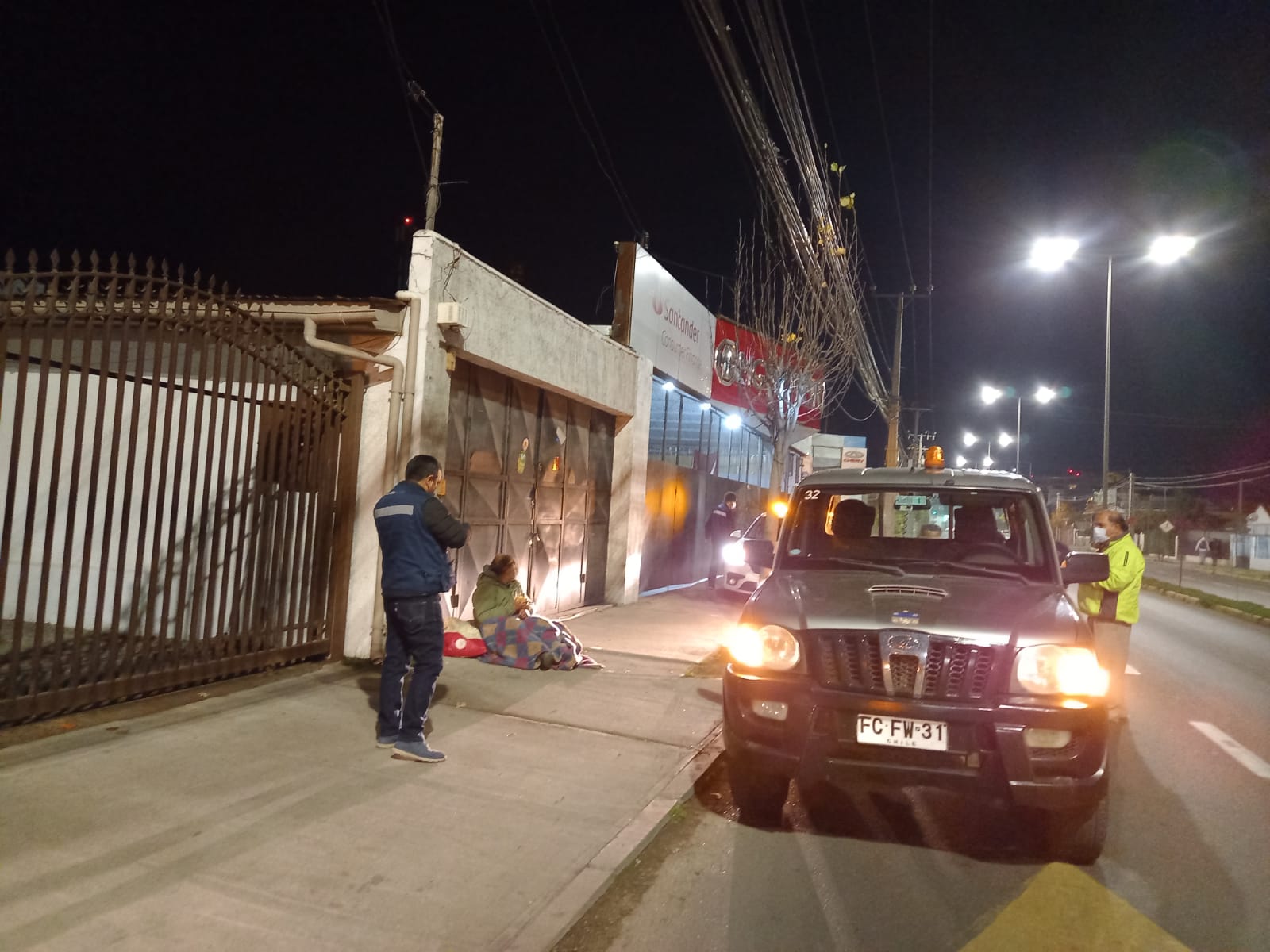 Equipo municipal recorre diversos puntos de Quillota para ayudar a personas situación de calle