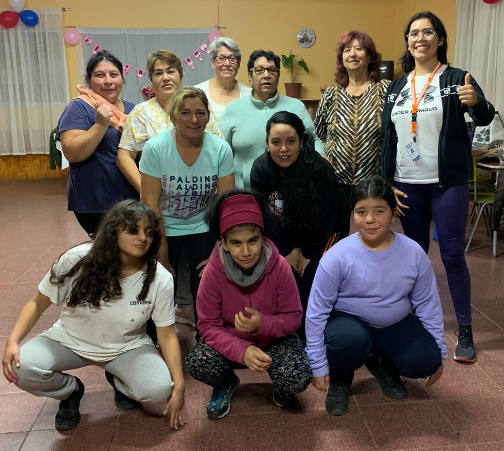 Dirección de Deportes implementa nuevos talleres actividad física y fútbol en distintos barrios de Quillota.