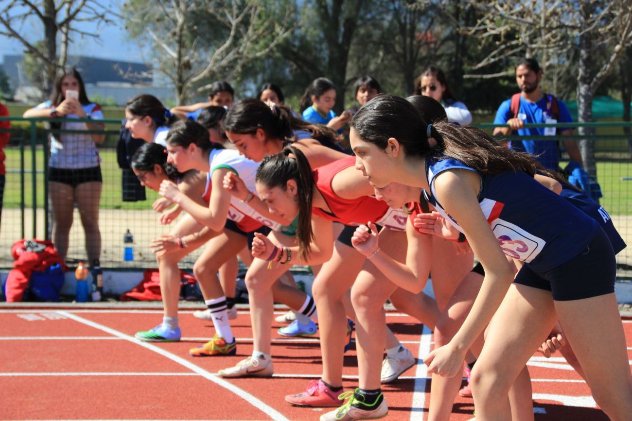 Con regreso del atletismo, tenis de mesa y llegando a más barrios continúan talleres deportivos municipales.