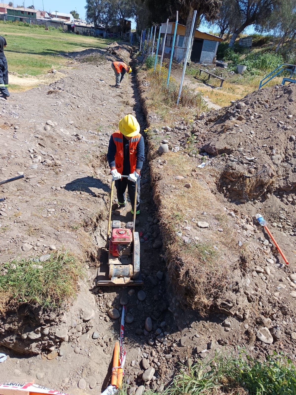 En Quillota se continúan mejorando los campos deportivos para práctica del fútbol amateur semana a semana.