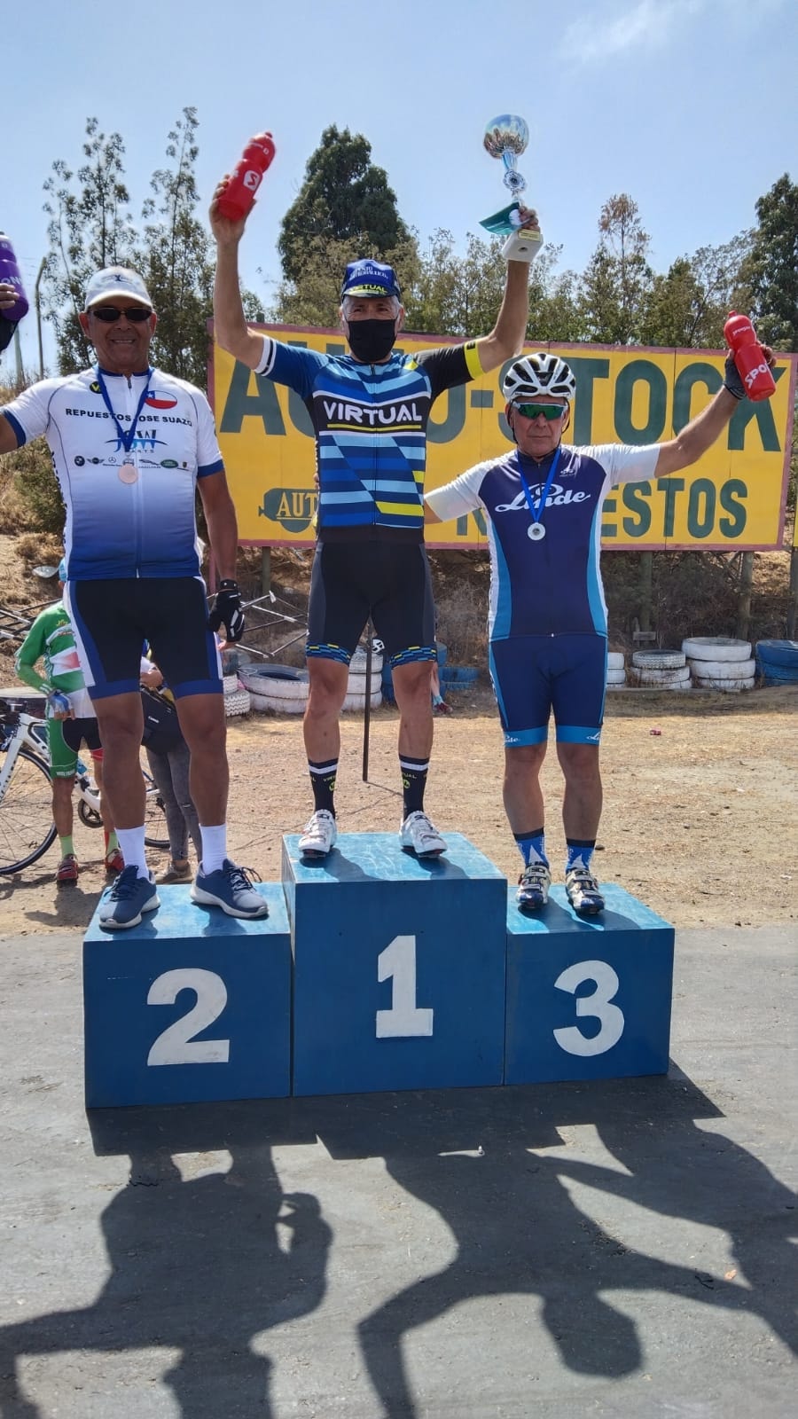 Ciclistas becados de Quillota han tenido una intensa actividad durante las últimas semanas.
