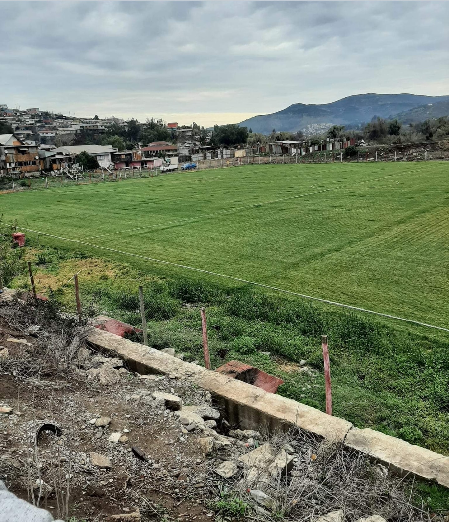 Clubes tradicionales de Quillota podrán mejorar infraestructura deportiva sólo con financiamiento municipal.