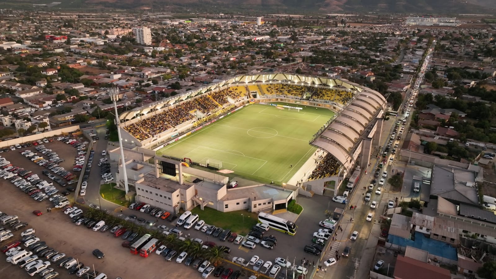El fútbol profesional seguirá viviéndose en el Estadio Municipal Lucio Fariña Fernánddez la temporada 2024.