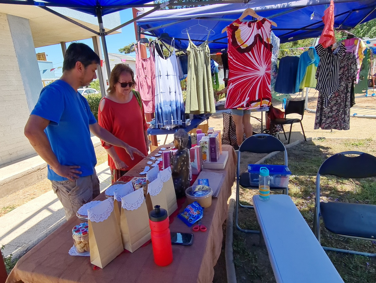 Cecosf María Ernestina Fernández de Quillota realizó feria navideña con emprendedores y usuarios del centro de salud