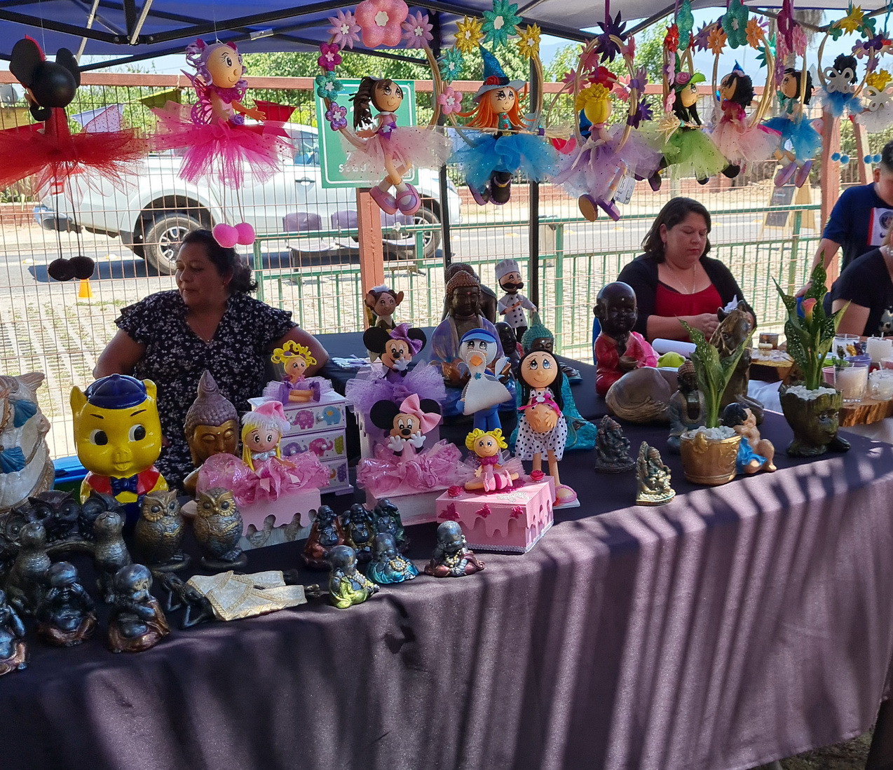 Centros de Salud de Quillota realizan ferias navideñas para apoyar a emprendedores y usuarios