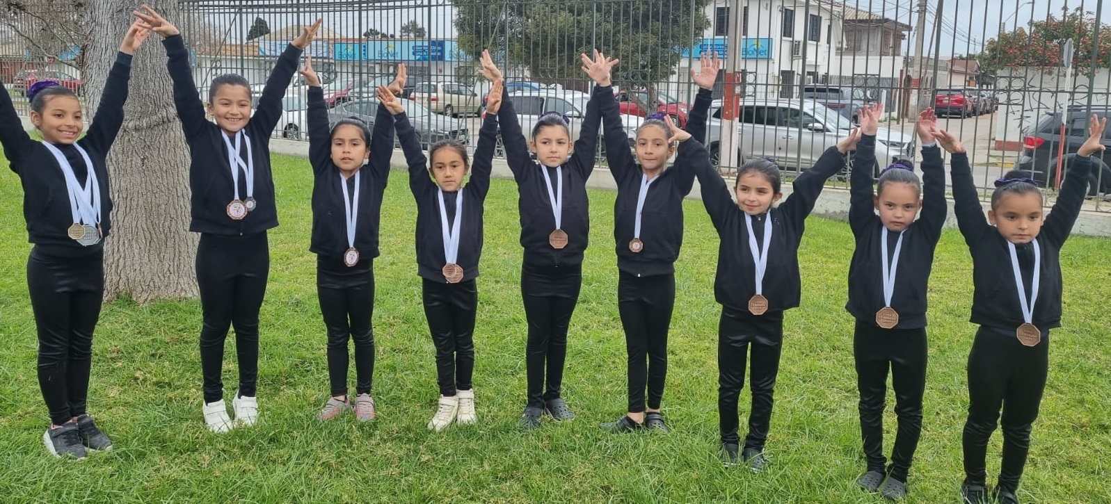 Jóvenes del Taller Municipal de Gimnasia Artística de Quillota cumplieron una buena actuación en La Serena.
