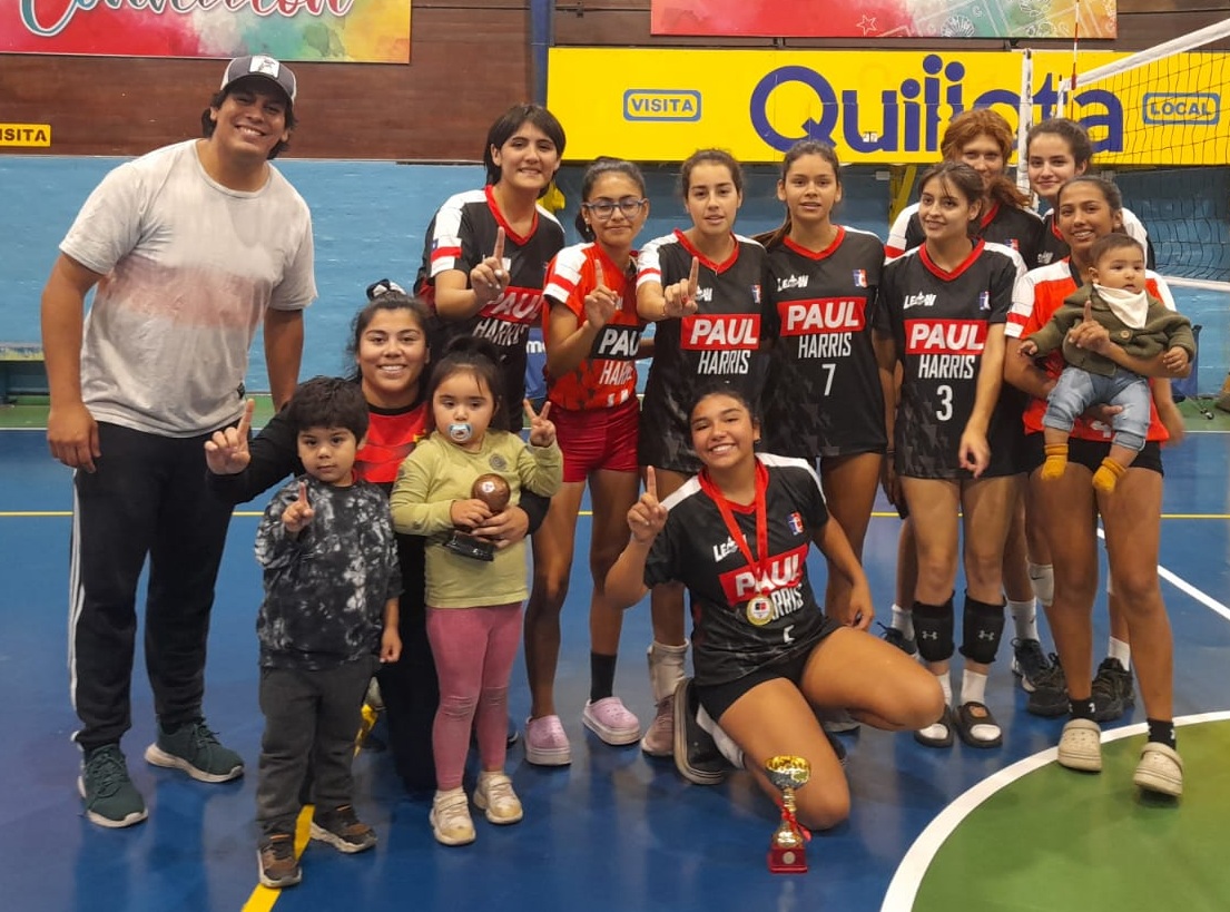 Selecciones femeninas de voleibol de Quillota se preparan para competir en Liga Nacional de Menores 2023.