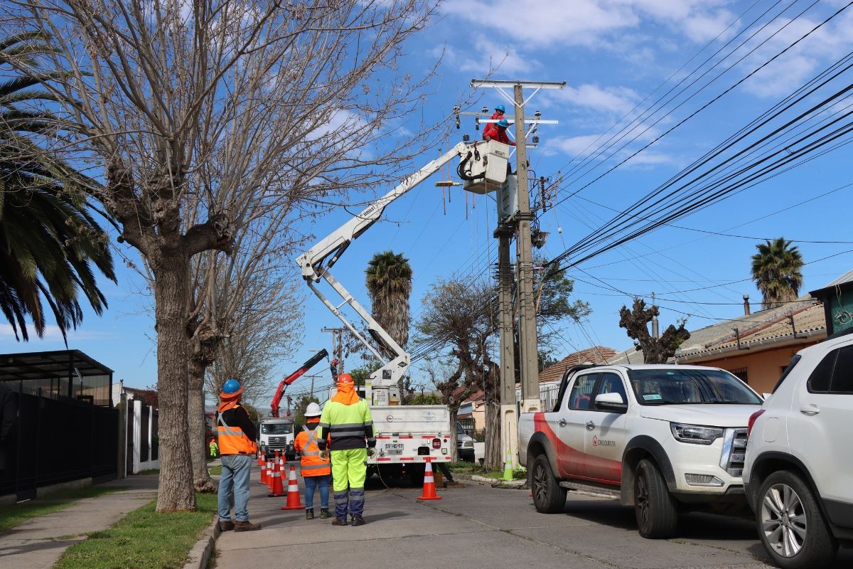 Quillota y Chilquinta refuerzan prevenci&oacute;n para evitar accidentes que dejan a  familias sin electricidad