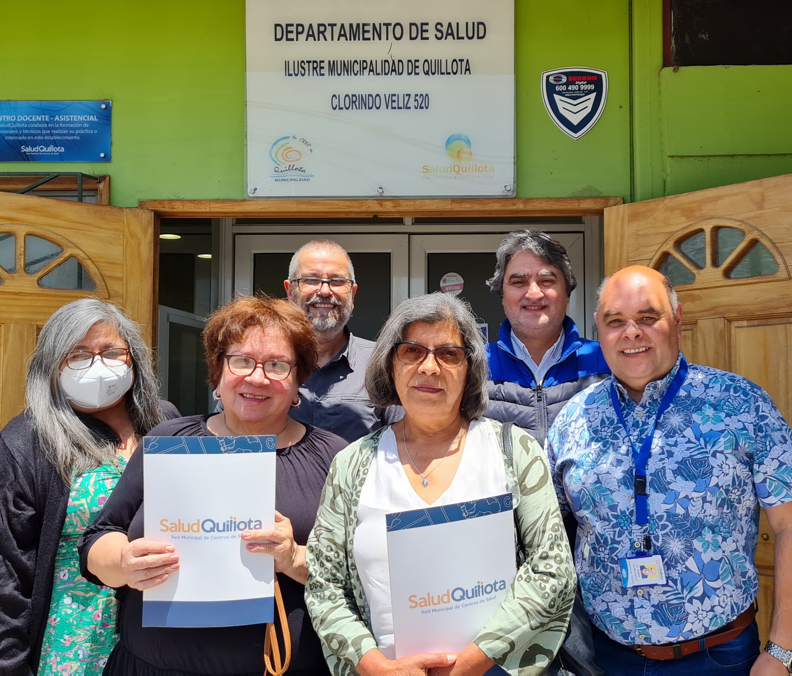 SaludQuillota entregó reconocimiento a dos profesionales de la salud que se acogieron a retiro