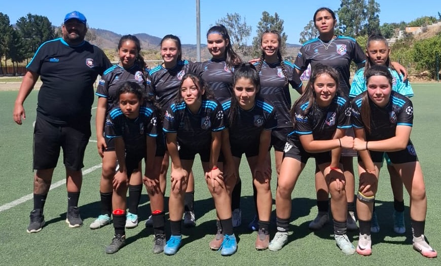 Jugadoras del Taller Municipal de Fútbol Femenino se preparan para la última fecha de la Liga Niñas al Poder.
