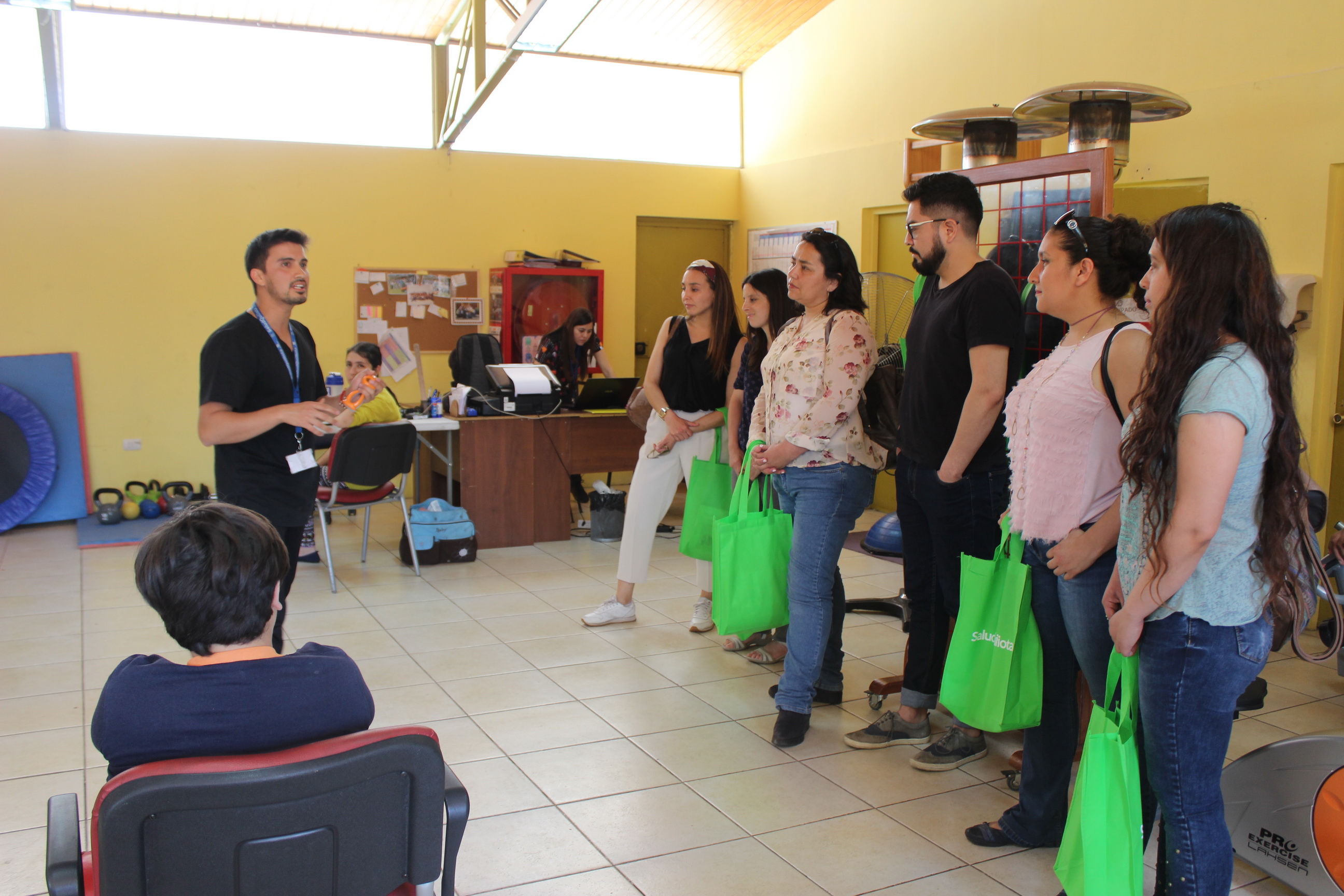 Alumnos de Magíster en Salud Pública de la Universidad de Valparaíso conocieron la experiencia de SaludQuillota