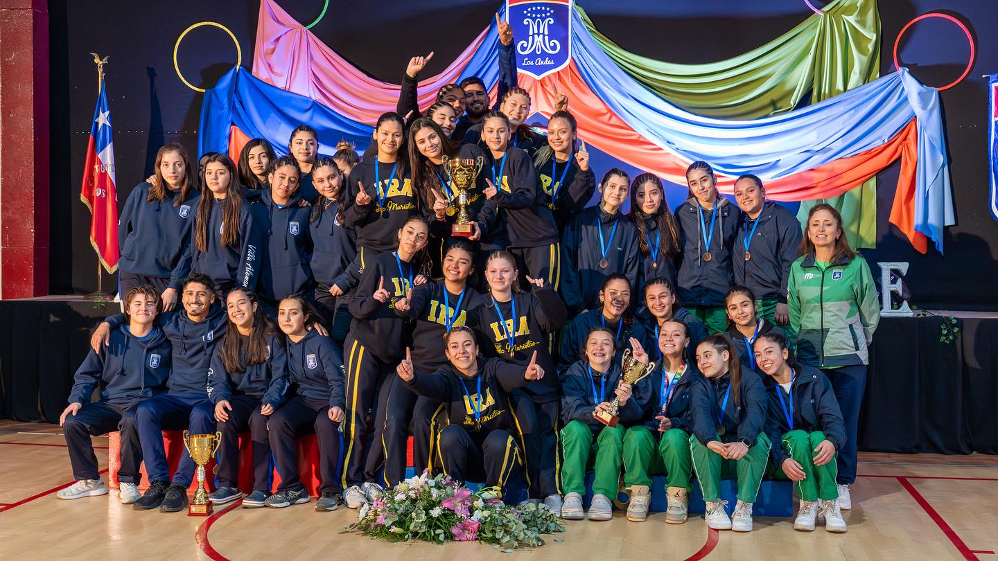 Ex alumnas del Taller Municipal de Mini Voleibol continúan destacando en diversos torneos a nivel nacional.