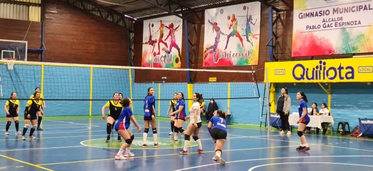 Asociaciones básquetbol y voleibol se potencian utilizando Gimnasio Municipal Alcalde Pablo Gac Espinoza.